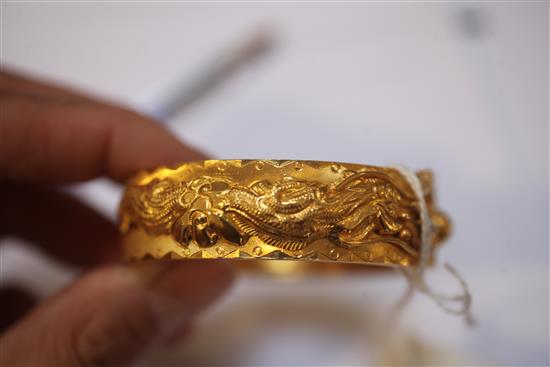 A Chinese high carat gold hinged bangle,